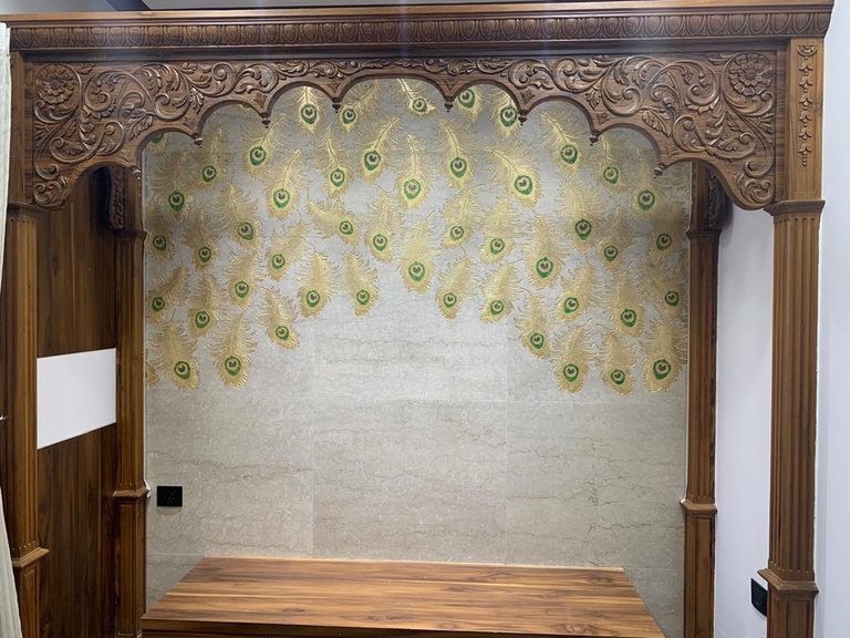 Regal Peacock Alcove